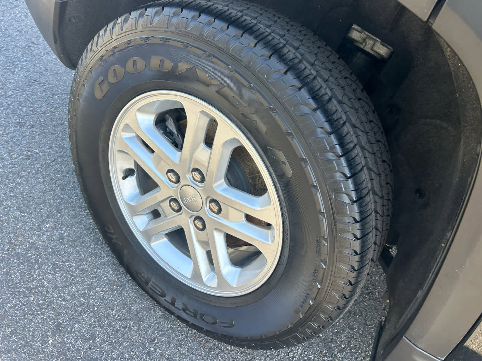 Used 2023 Jeep Grand Cherokee Laredo image 14