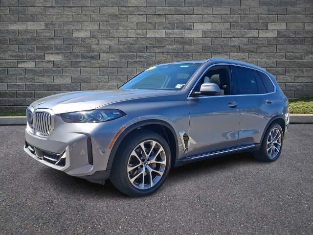 Used 2025 BMW X5 xDrive40i w/ Climate Comfort Package AWD/4WD image 3