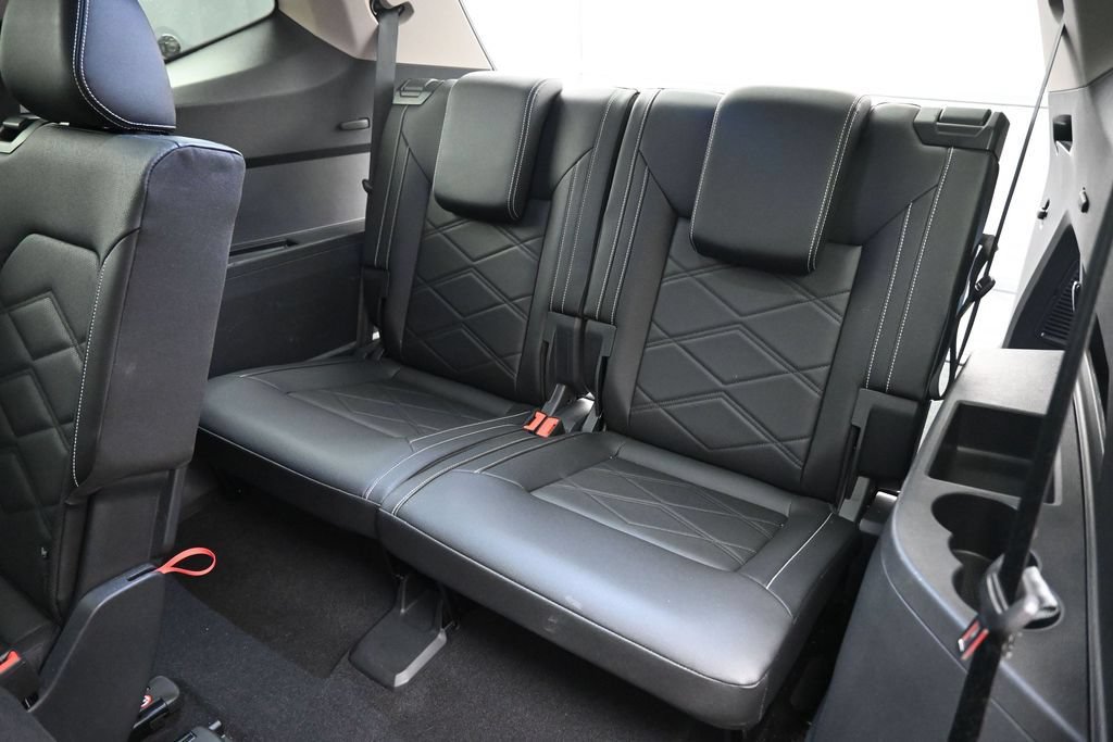 Used 2025 Volkswagen Atlas SE FWD image 16
