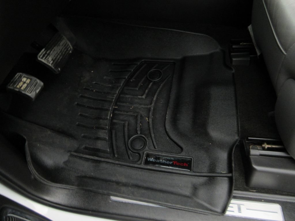 Used 2018 Chevrolet Suburban LT RWD image 29