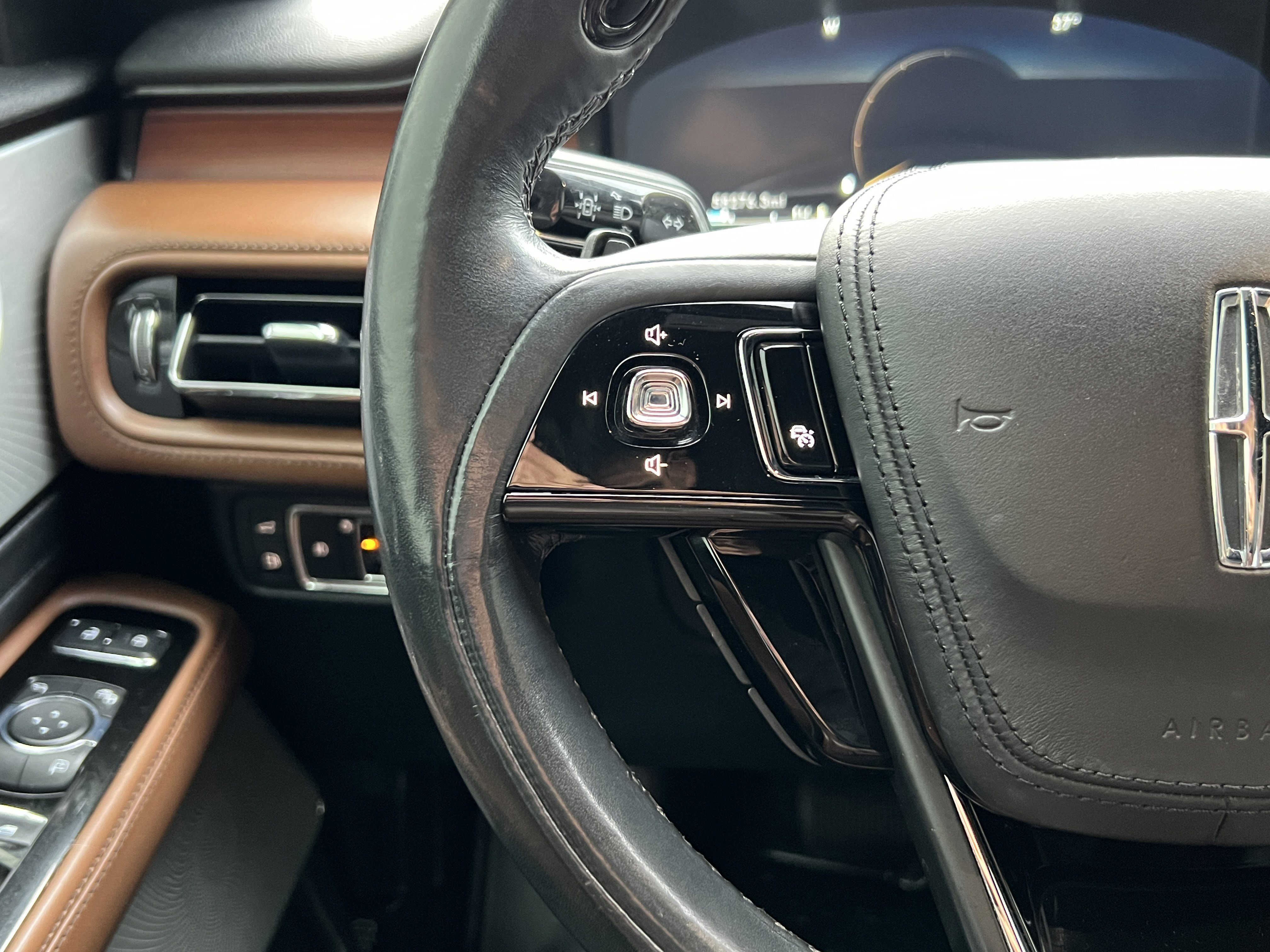 Used 2021 Lincoln Aviator Grand Touring w/ Equipment Group 302A image 30