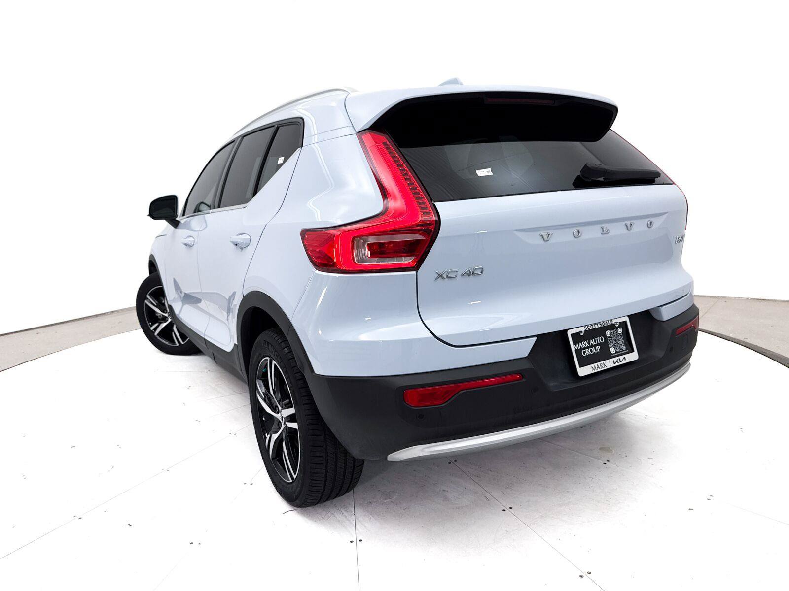 Used 2024 Volvo XC40 B5 Core AWD/4WD image 9