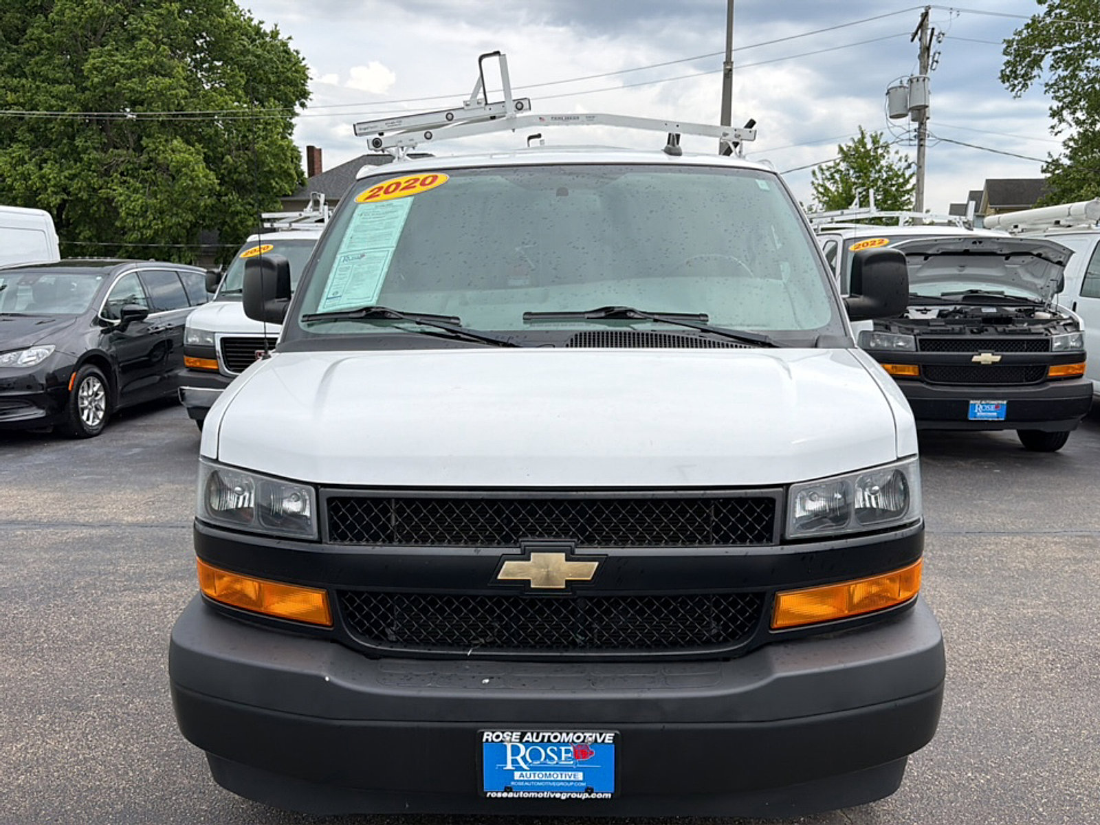 Used 2020 Chevrolet Express 3500 w/ Driver Convenience Package RWD image 2