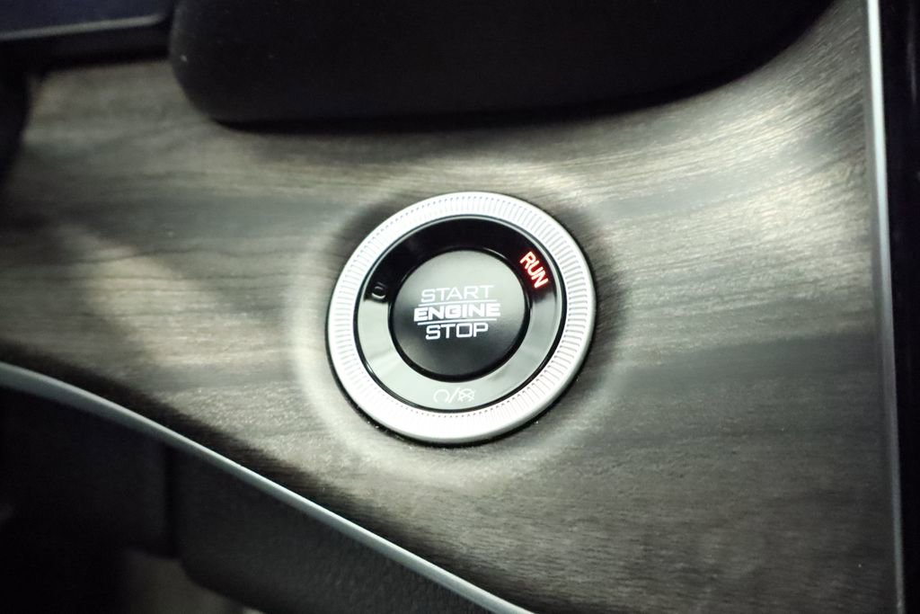 Used 2025 Jeep Grand Cherokee Limited w/ Trailer Tow Package image 38