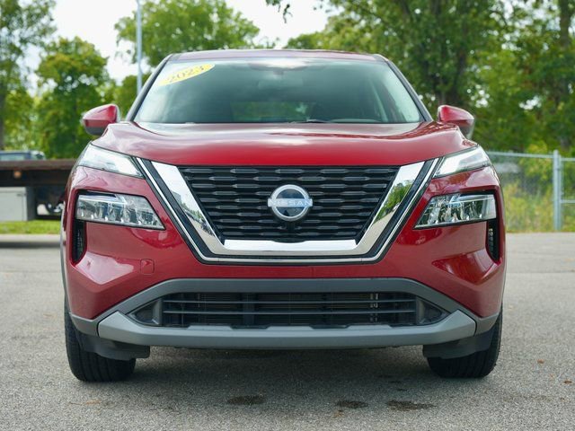 Used 2023 Nissan Rogue SV image 3