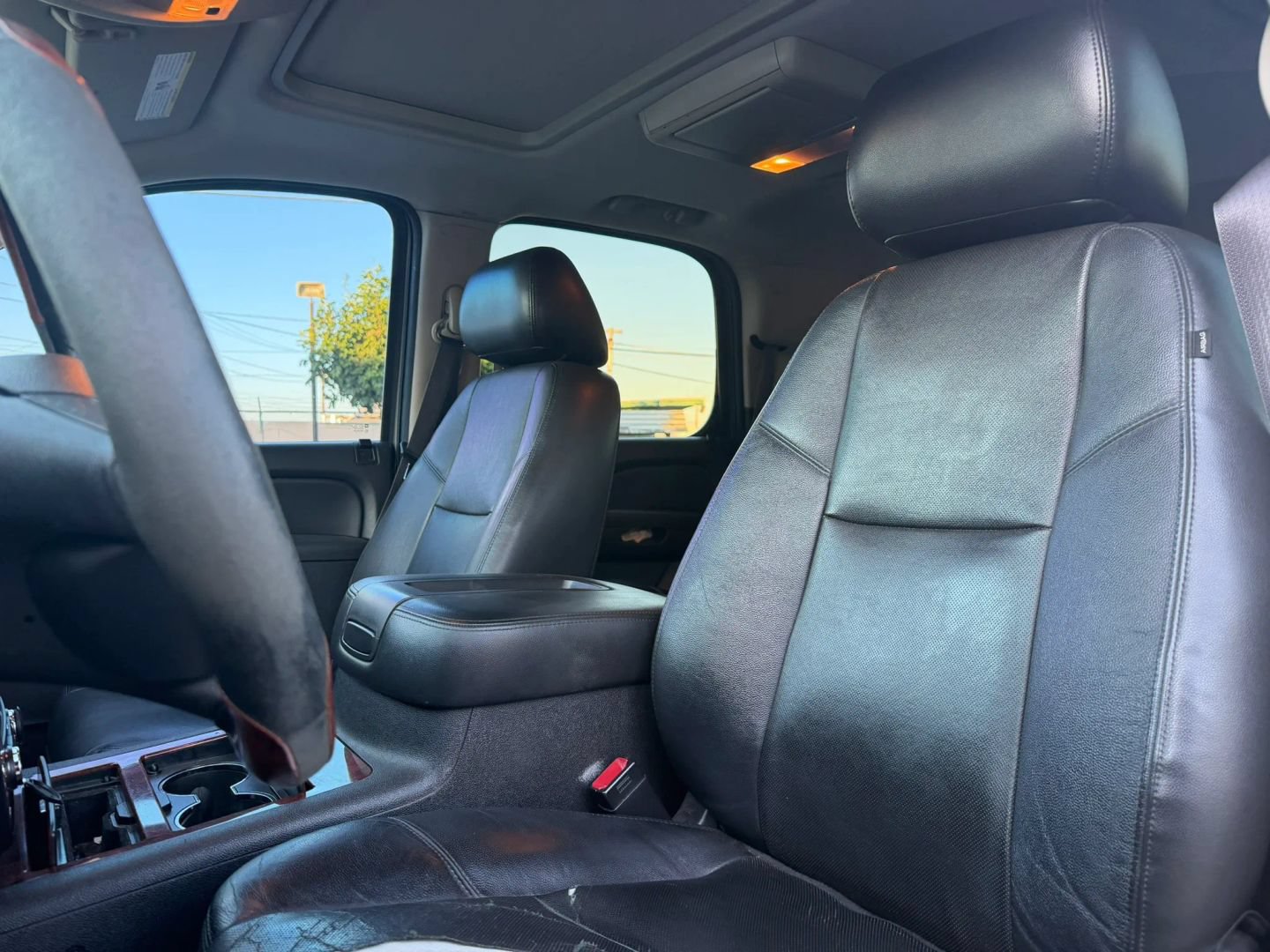 Used 2012 Chevrolet Tahoe LTZ AWD/4WD image 9