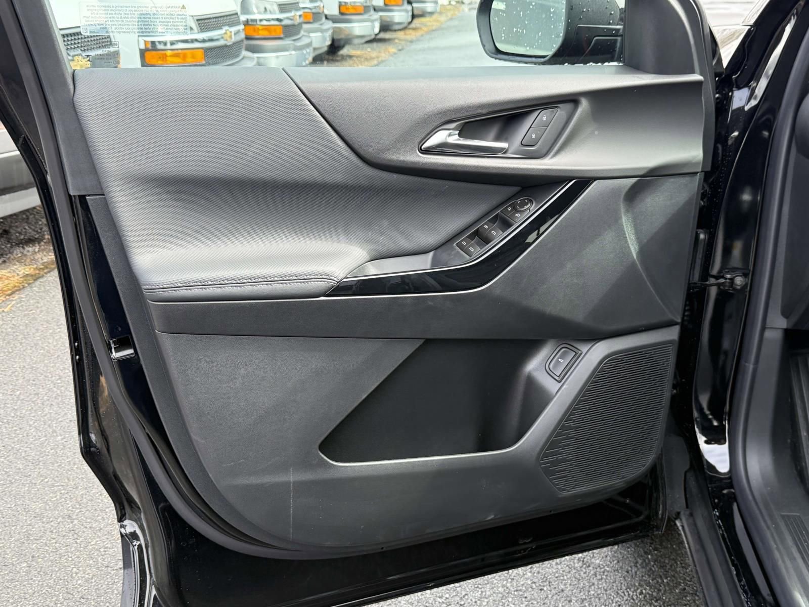 New 2026 Chevrolet Equinox LT w/ Convenience Package II FWD image 17