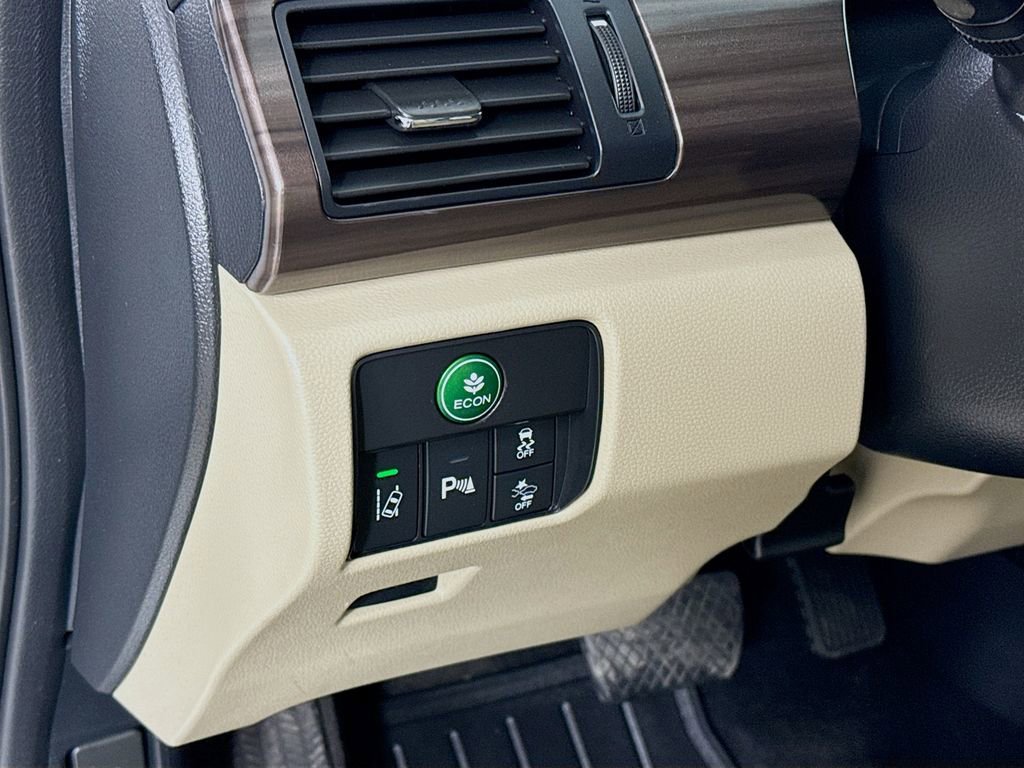 Used 2017 Honda Accord Touring image 12