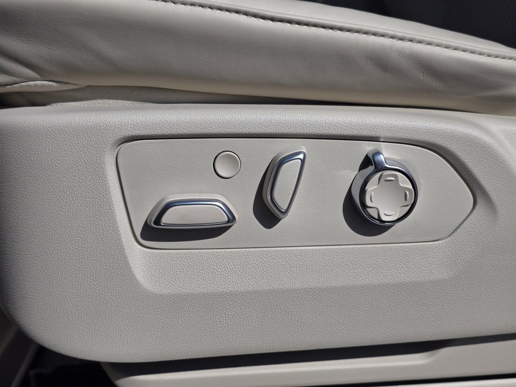 New 2026 Cadillac Escalade Platinum Luxury w/ LPO, Floor Liner Package AWD/4WD image 39