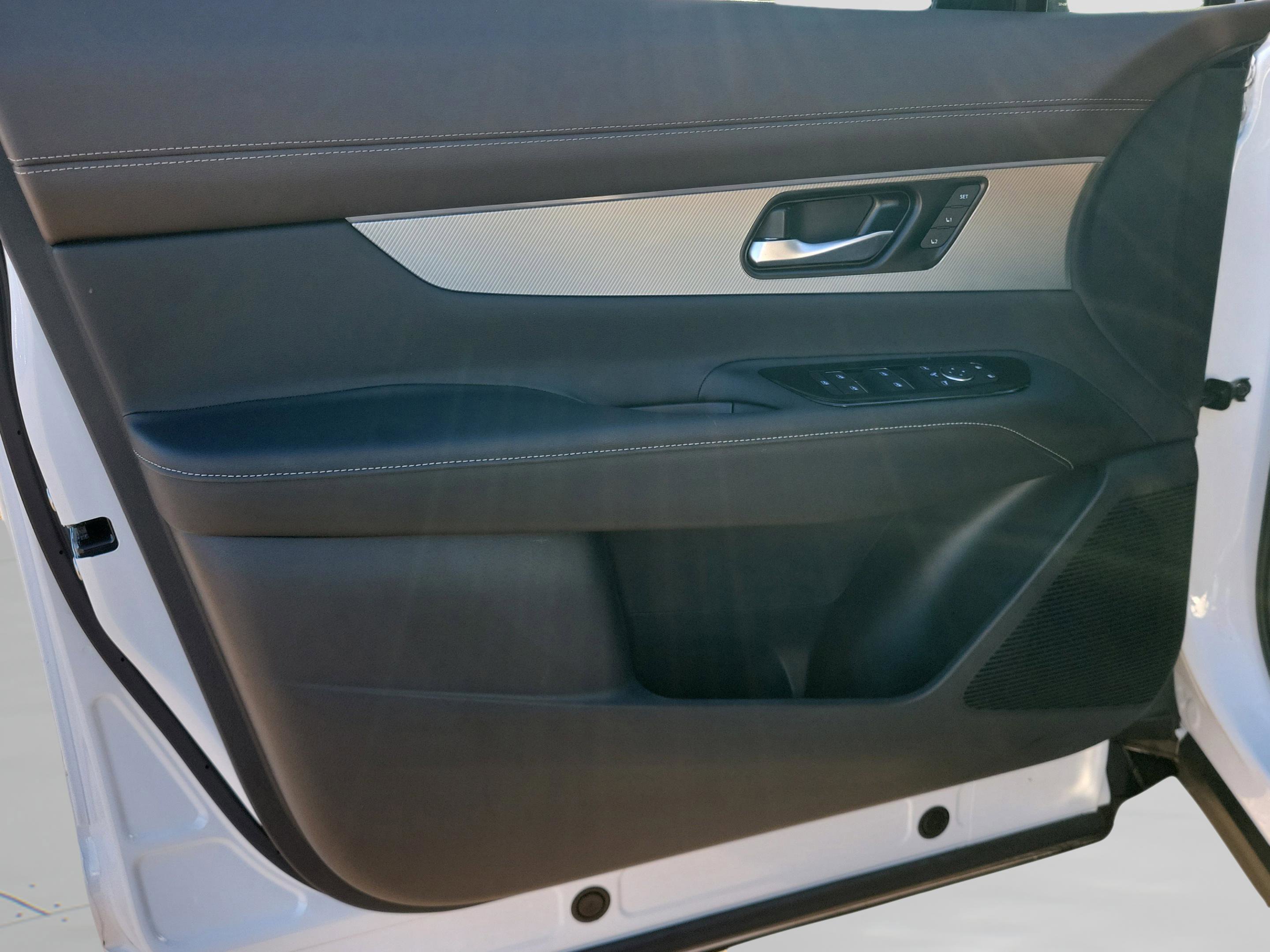 Certified 2025 Nissan Murano Platinum w/ Cargo Package image 33