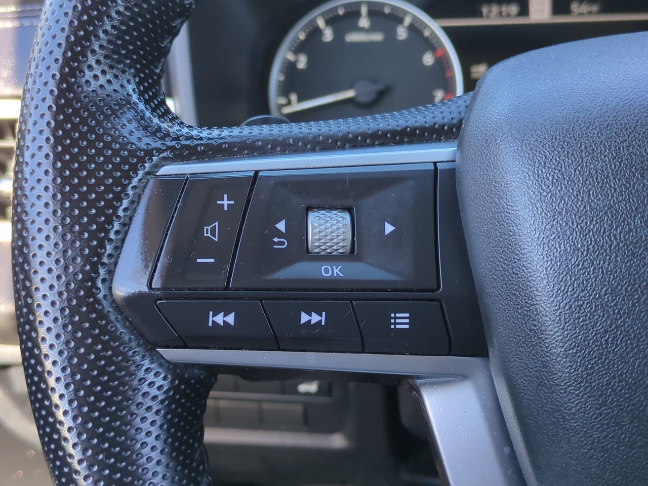 Used 2024 Mitsubishi Outlander SE image 25