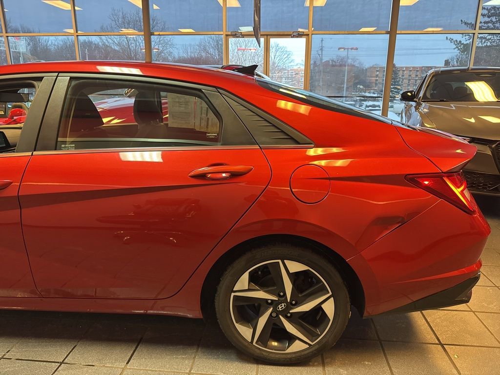 Used 2021 Hyundai Elantra Limited image 5