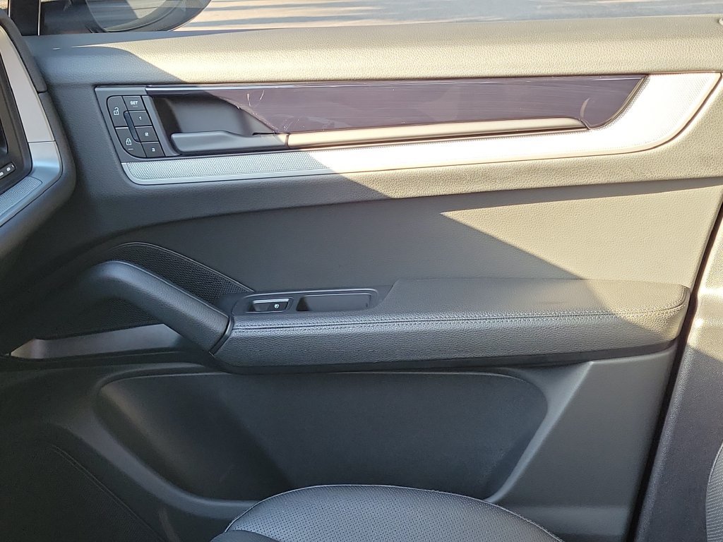 Certified 2026 Porsche Cayenne AWD/4WD image 23