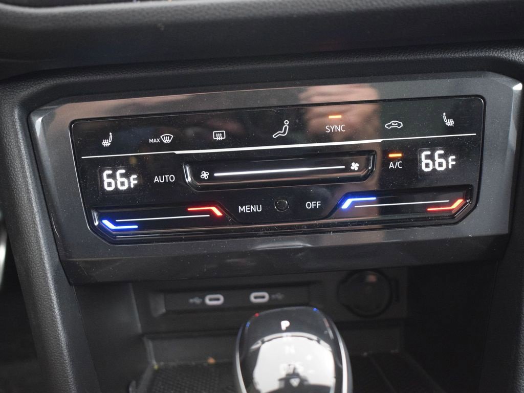 Certified 2022 Volkswagen Tiguan SE R-Line image 34