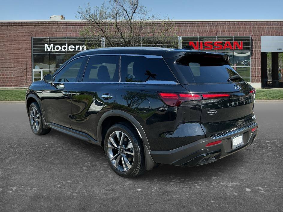 Used 2023 INFINITI QX60 Luxe w/ Cargo Package FWD image 2