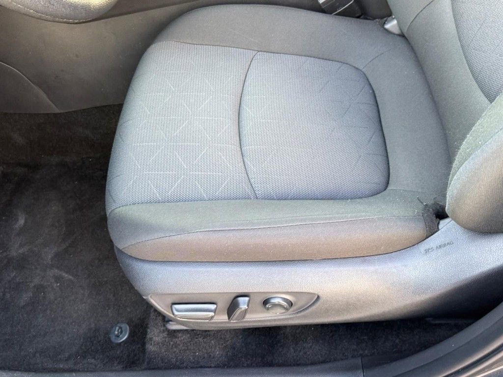 Used 2025 Toyota RAV4 XLE image 16