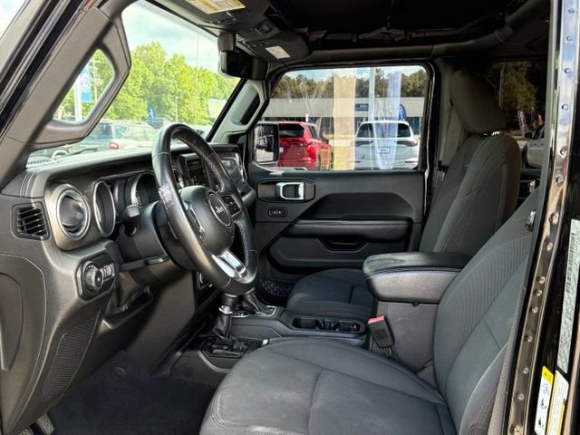 Used 2018 Jeep Wrangler Unlimited Sahara AWD/4WD image 9
