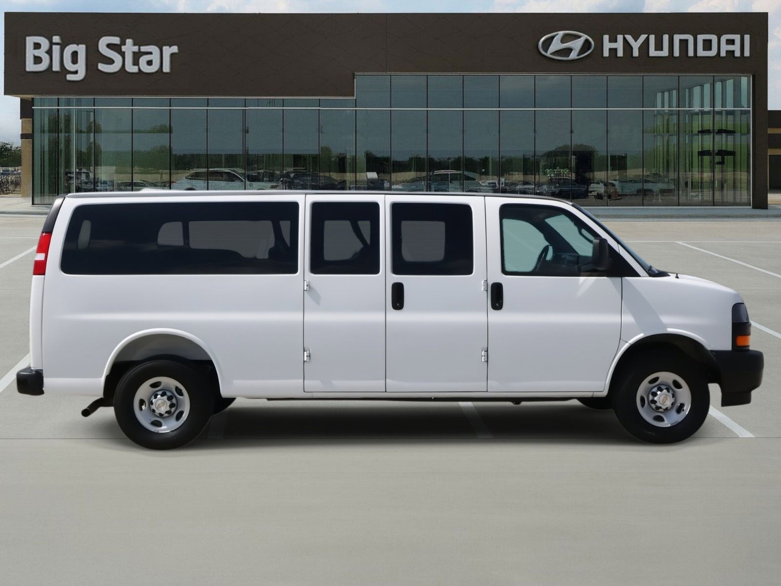 Used 2025 Chevrolet Express 3500 LS image 5