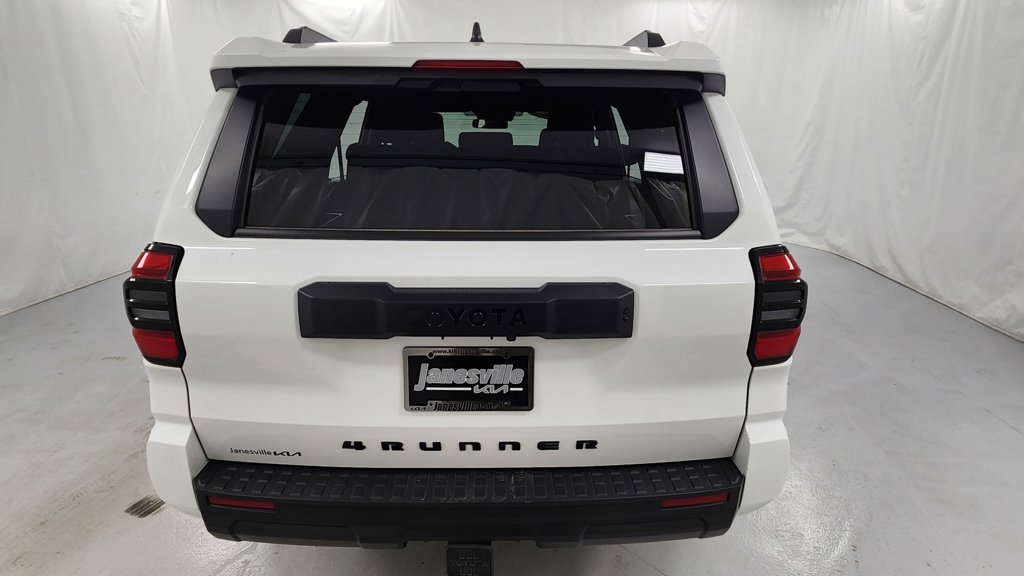 Used 2025 Toyota 4Runner SR5 AWD/4WD image 4