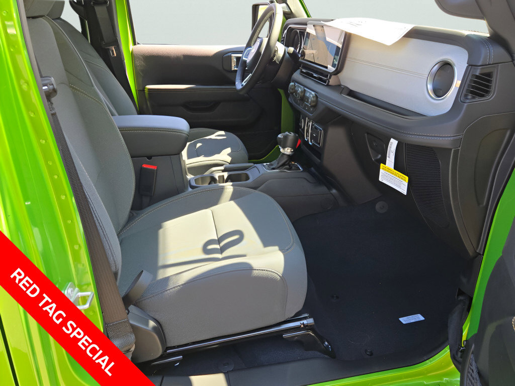 New 2026 Jeep Wrangler Unlimited Sahara w/ Technology Group AWD/4WD image 7