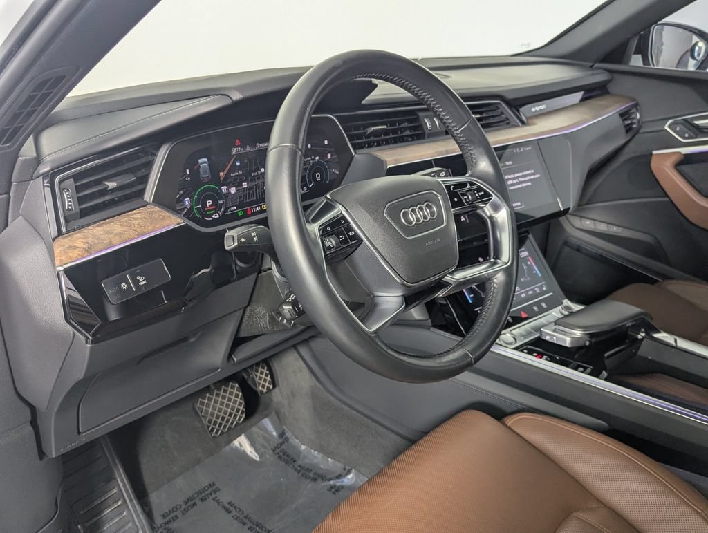 Used 2019 Audi e-tron Prestige w/ Prestige Package AWD/4WD image 12