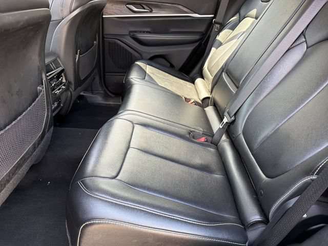 Used 2023 Jeep Grand Cherokee Limited AWD/4WD image 9