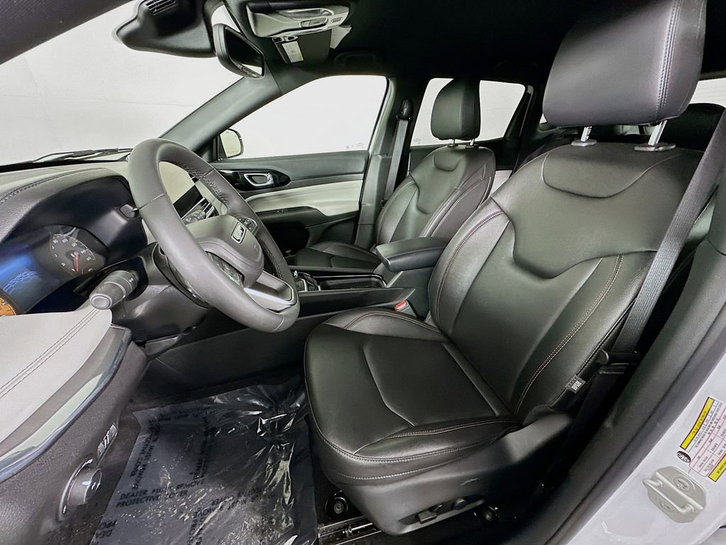 Certified 2024 Jeep Compass Limited image 31
