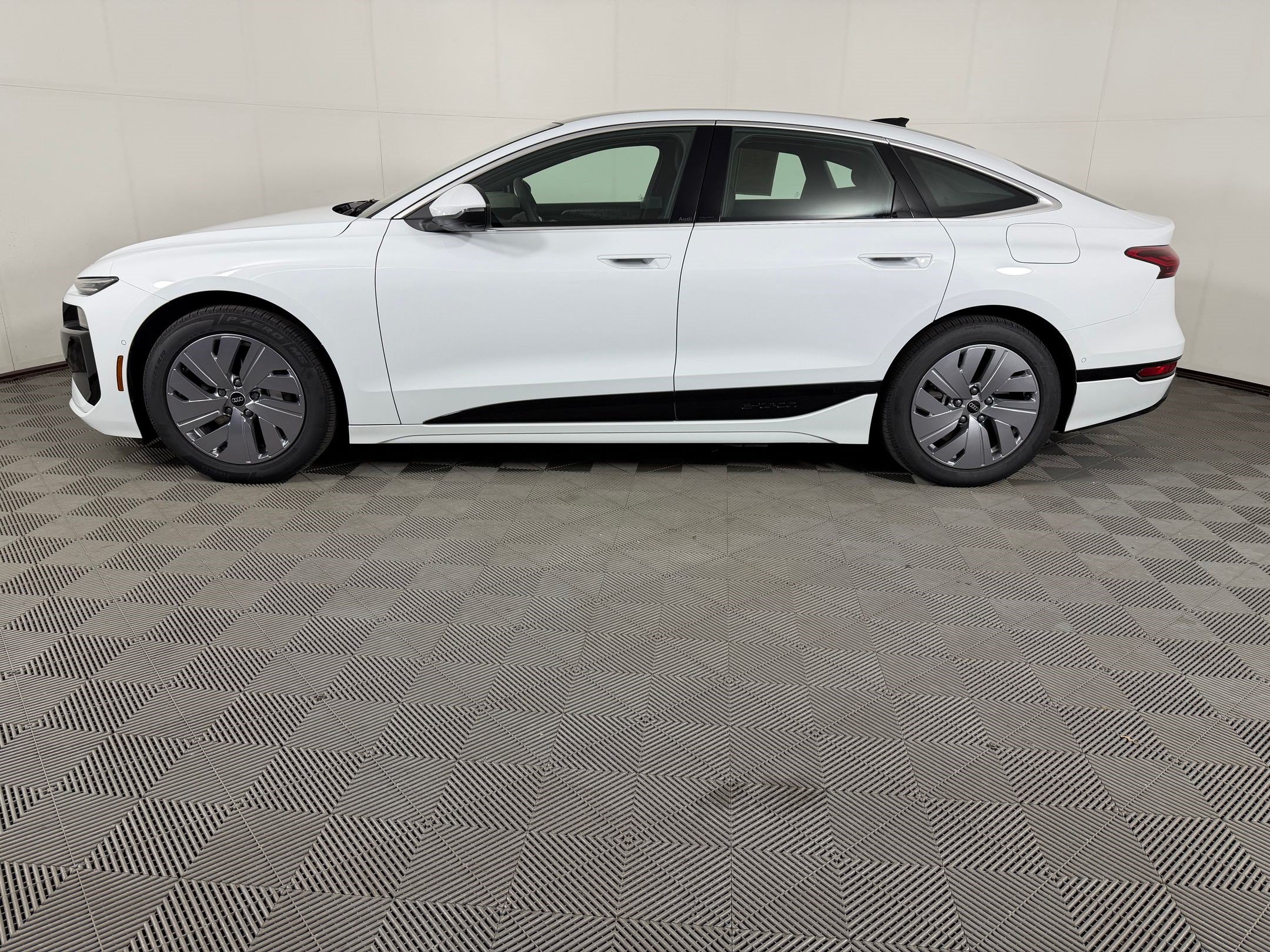 Certified 2025 Audi A6 e-tron Premium w/ Ultra Package RWD image 2