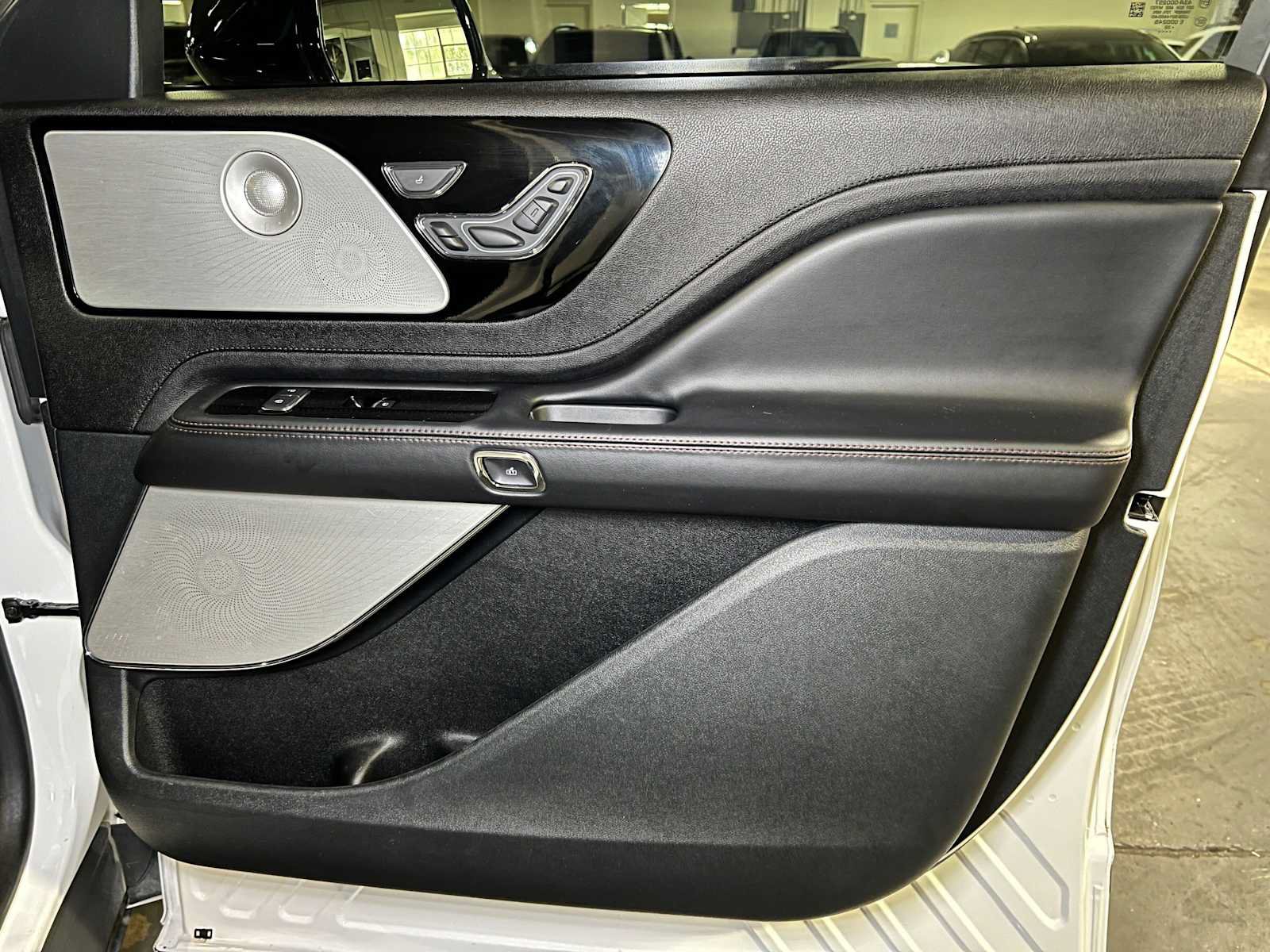 Used 2023 Lincoln Aviator Grand Touring w/ Equipment Group 301A AWD/4WD image 10