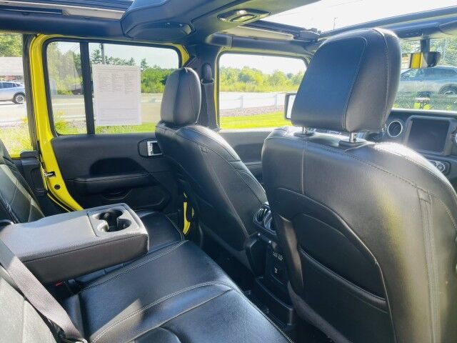 Used 2022 Jeep Wrangler Unlimited Sahara w/ Cold Weather Group AWD/4WD image 14