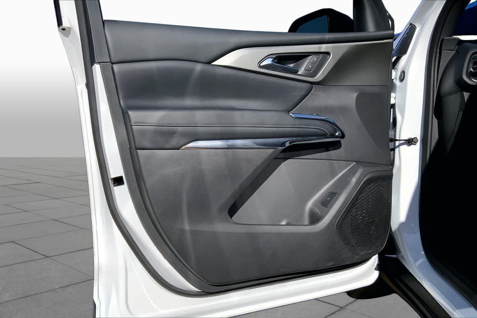 Used 2025 Chevrolet Traverse LT FWD image 22