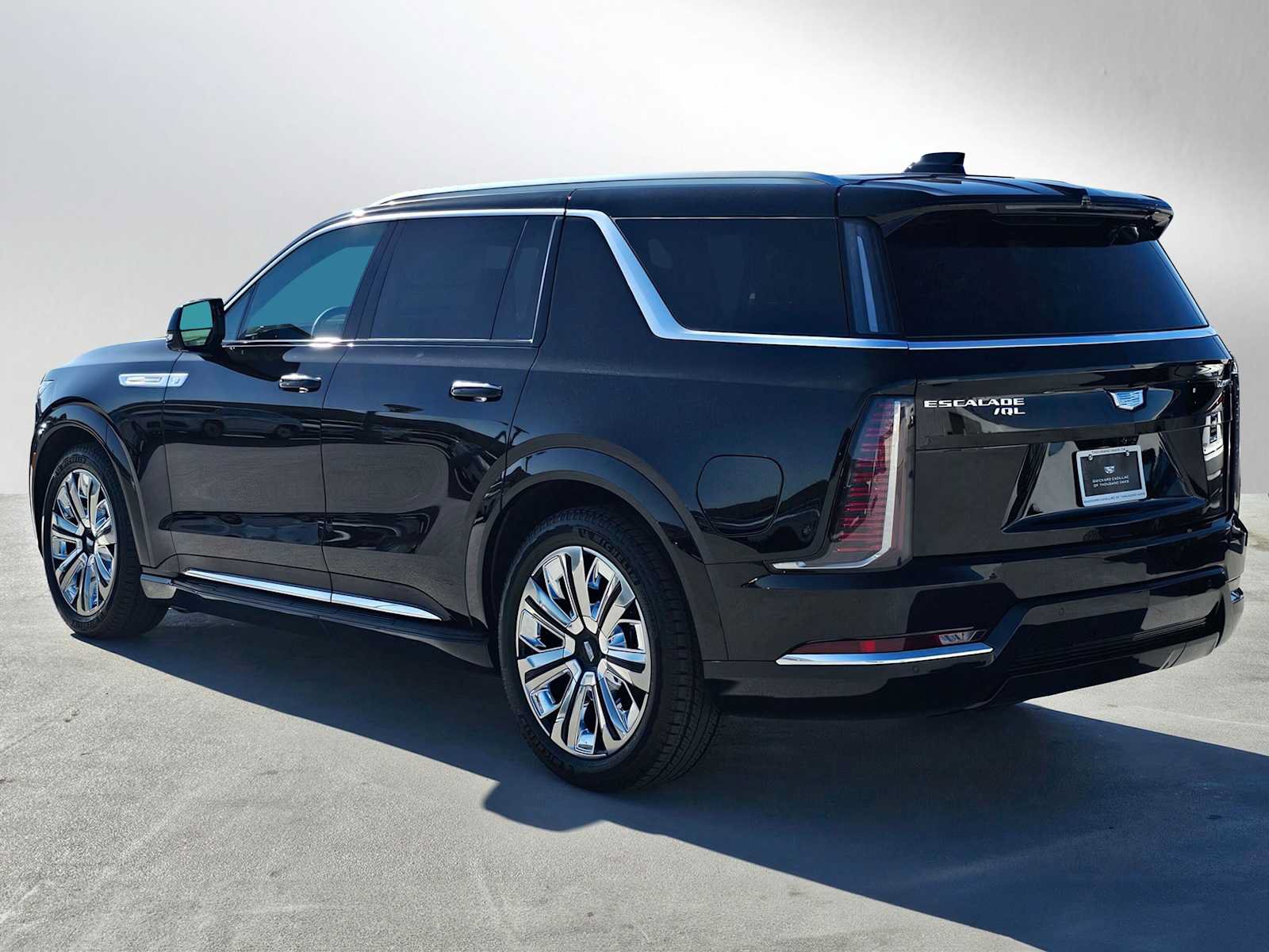 New 2026 Cadillac Escalade IQL Luxury w/ LPO, Radiant Package AWD/4WD image 5