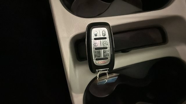 Used 2022 Chrysler Voyager LX FWD image 21