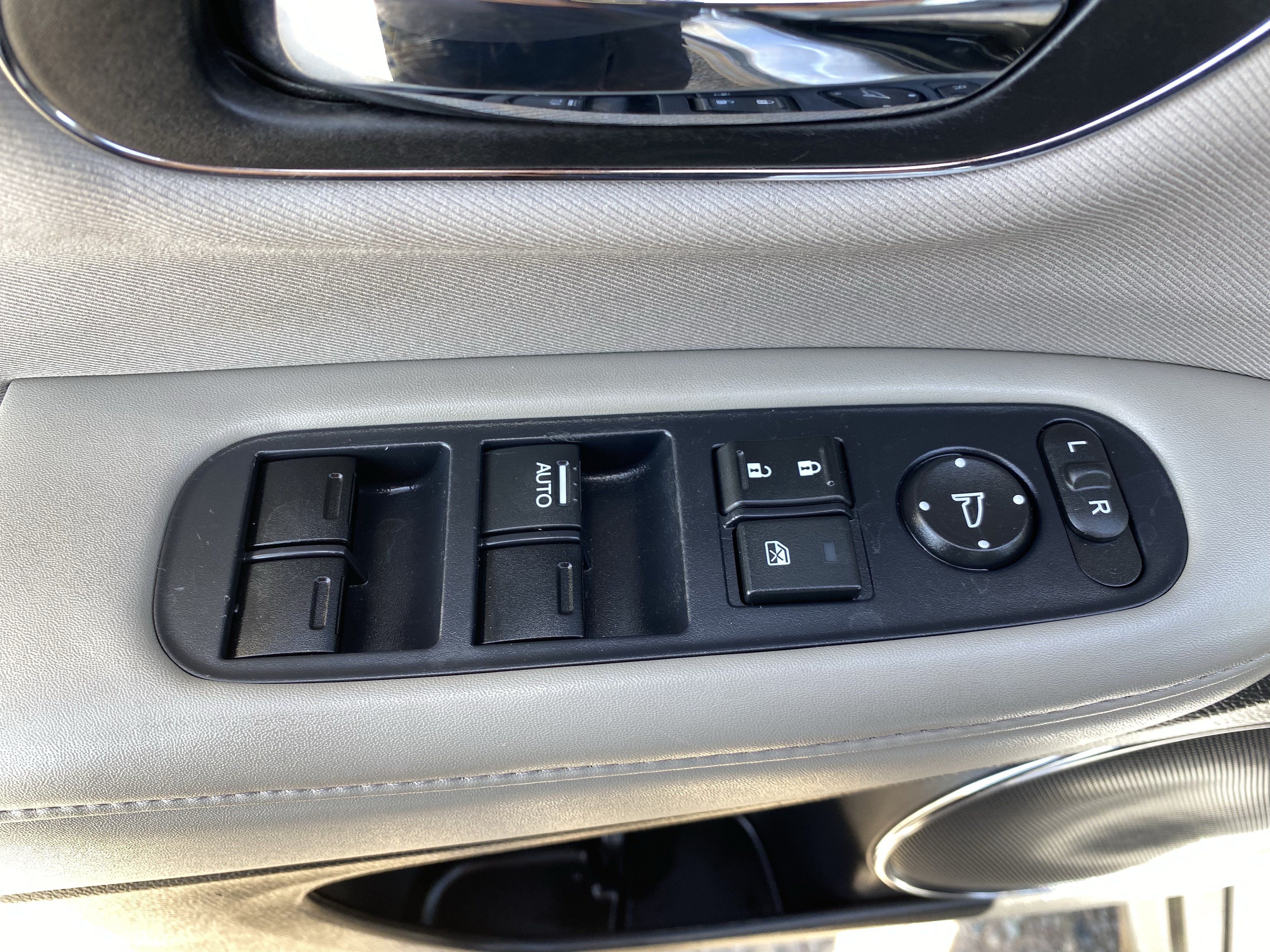 Used 2018 Honda HR-V EX image 19
