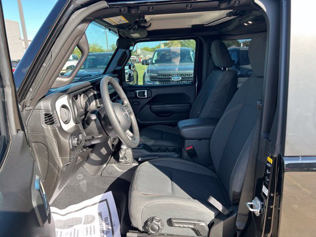 Used 2025 Jeep Wrangler Sport AWD/4WD image 10