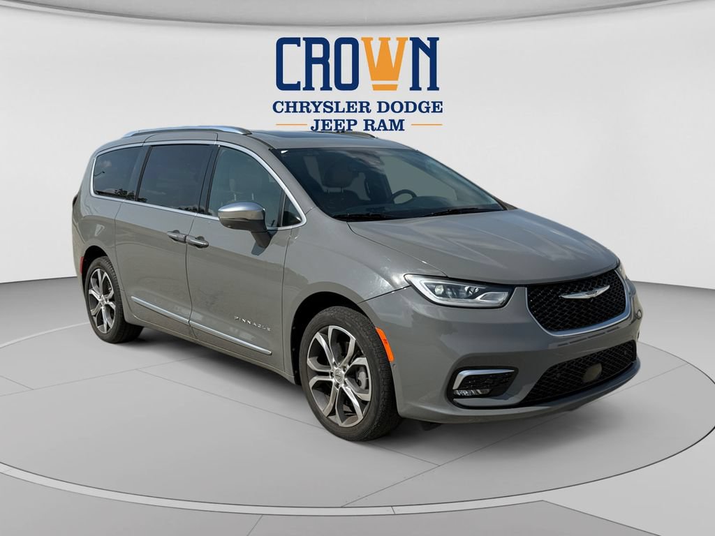 Used 2022 Chrysler Pacifica Pinnacle AWD/4WD image 1