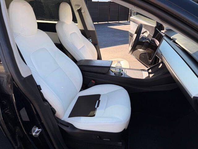Used 2022 Tesla Model Y Long Range AWD/4WD image 13