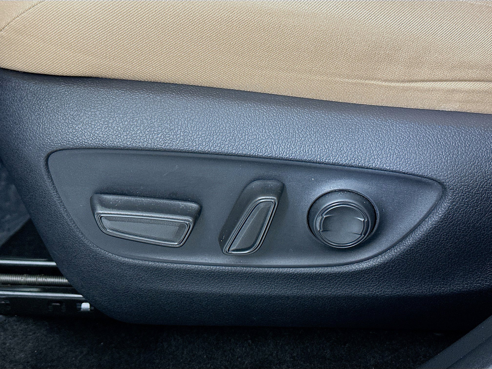 Used 2024 Toyota RAV4 XLE FWD image 13