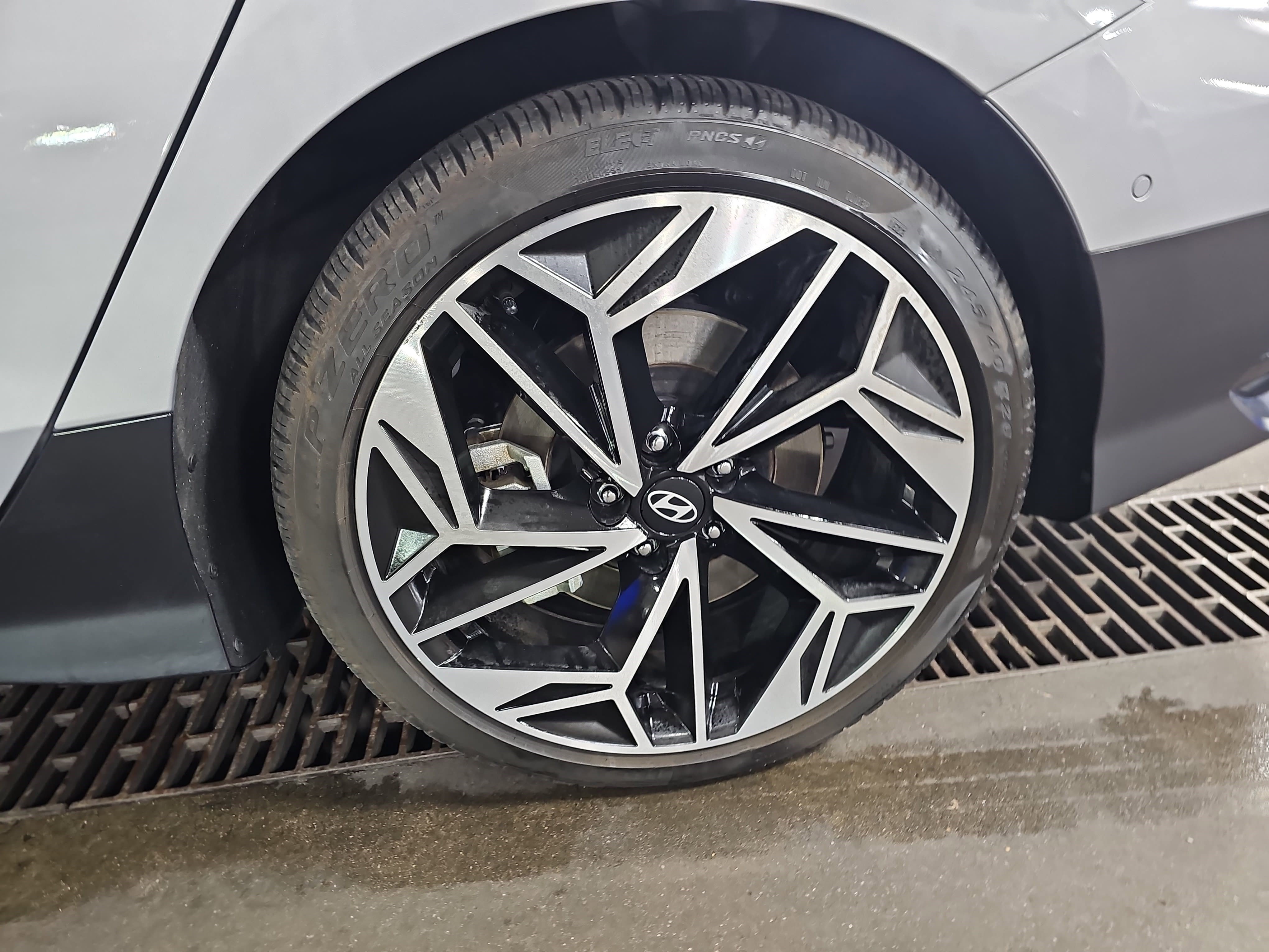 Used 2024 Hyundai Ioniq 6 Limited image 34