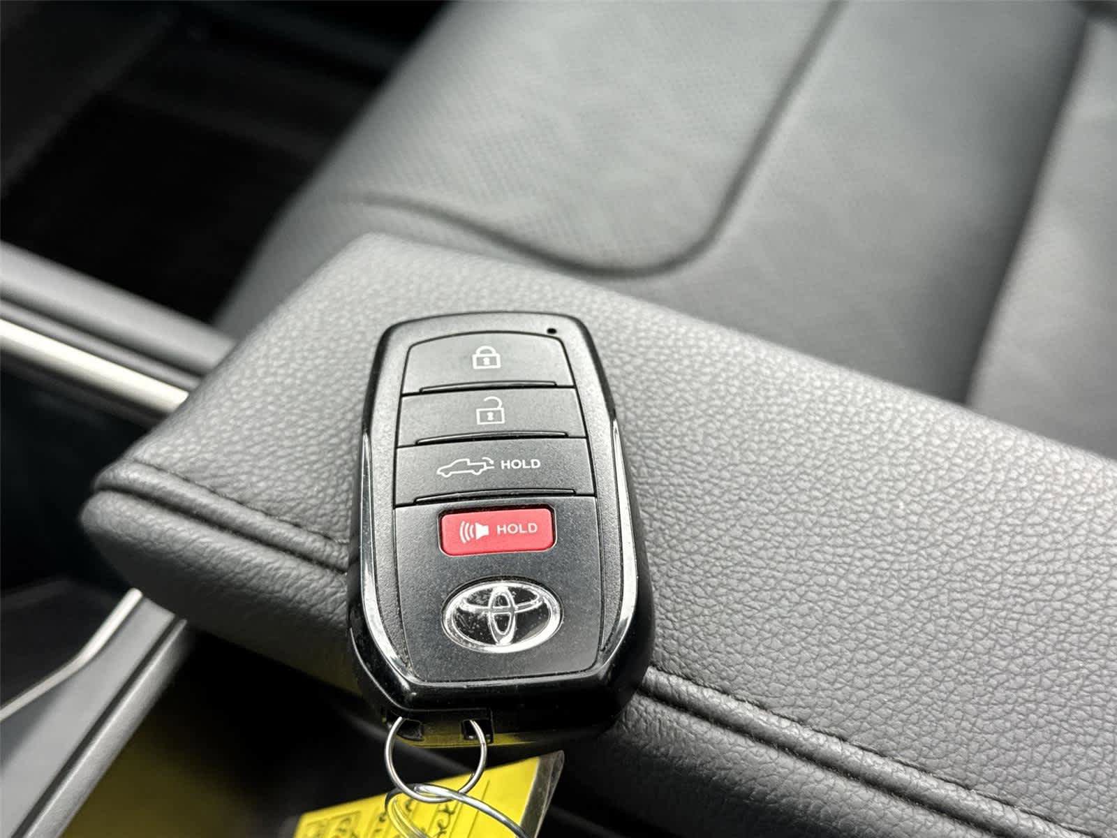 Used 2024 Toyota Tundra Limited AWD/4WD image 30