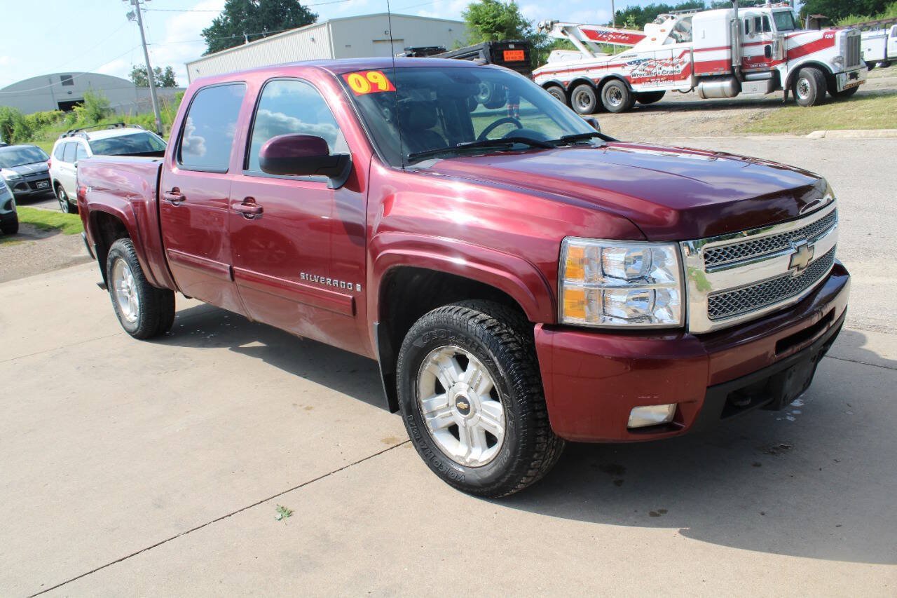 Used 2009 Chevrolet Silverado 1500 LTZ w/ LTZ Plus Package AWD/4WD image 4