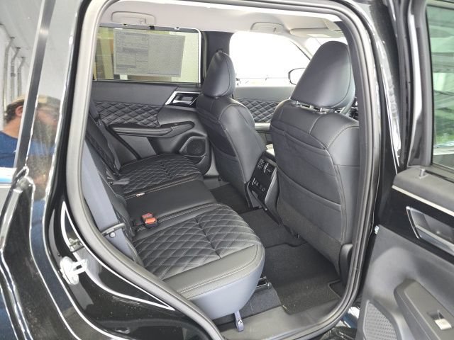 Used 2024 Mitsubishi Outlander SEL AWD/4WD image 17