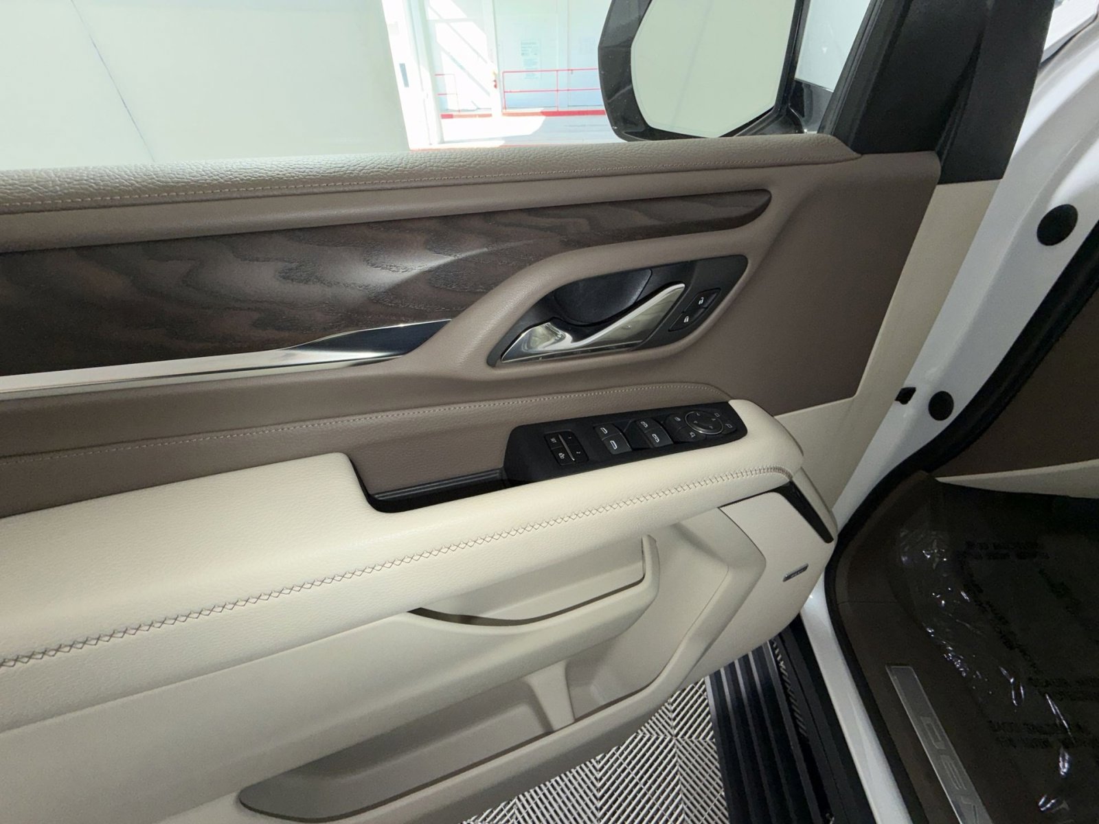 Used 2023 GMC Yukon XL Denali w/ Advanced Technology Package image 15