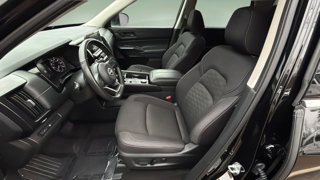 Used 2024 Nissan Pathfinder SV image 18