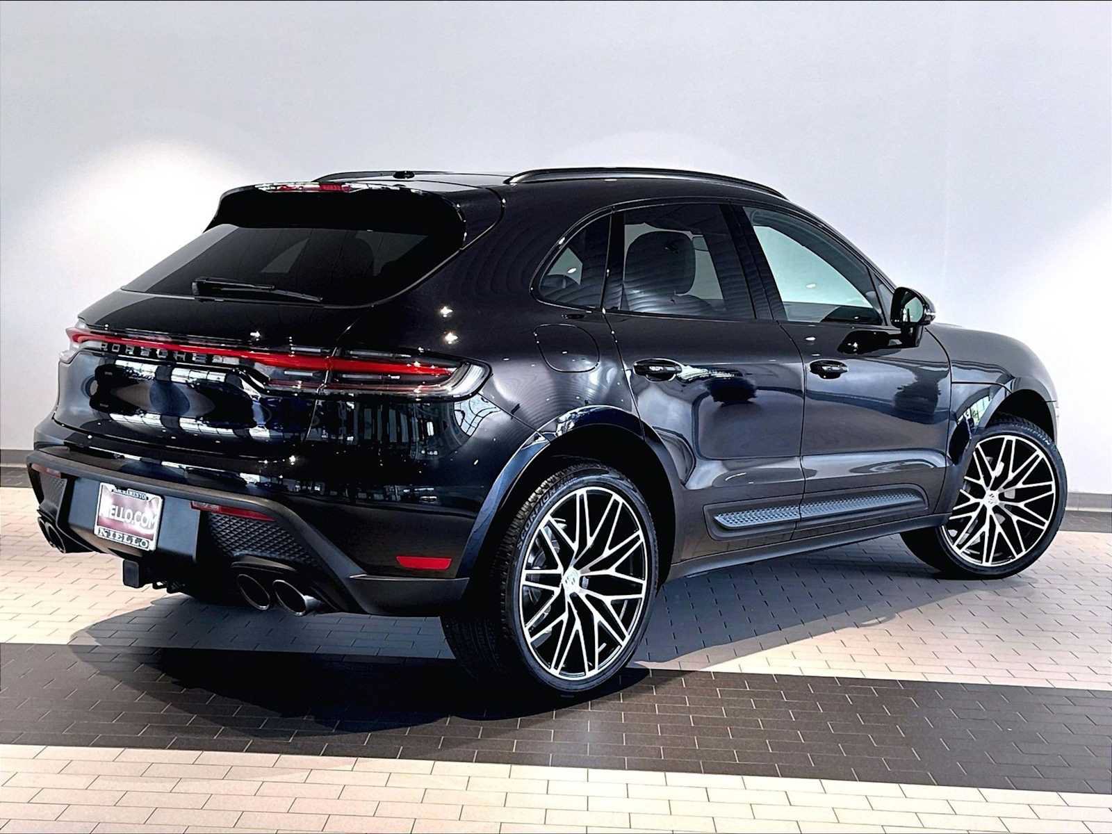Used 2026 Porsche Macan AWD/4WD image 10