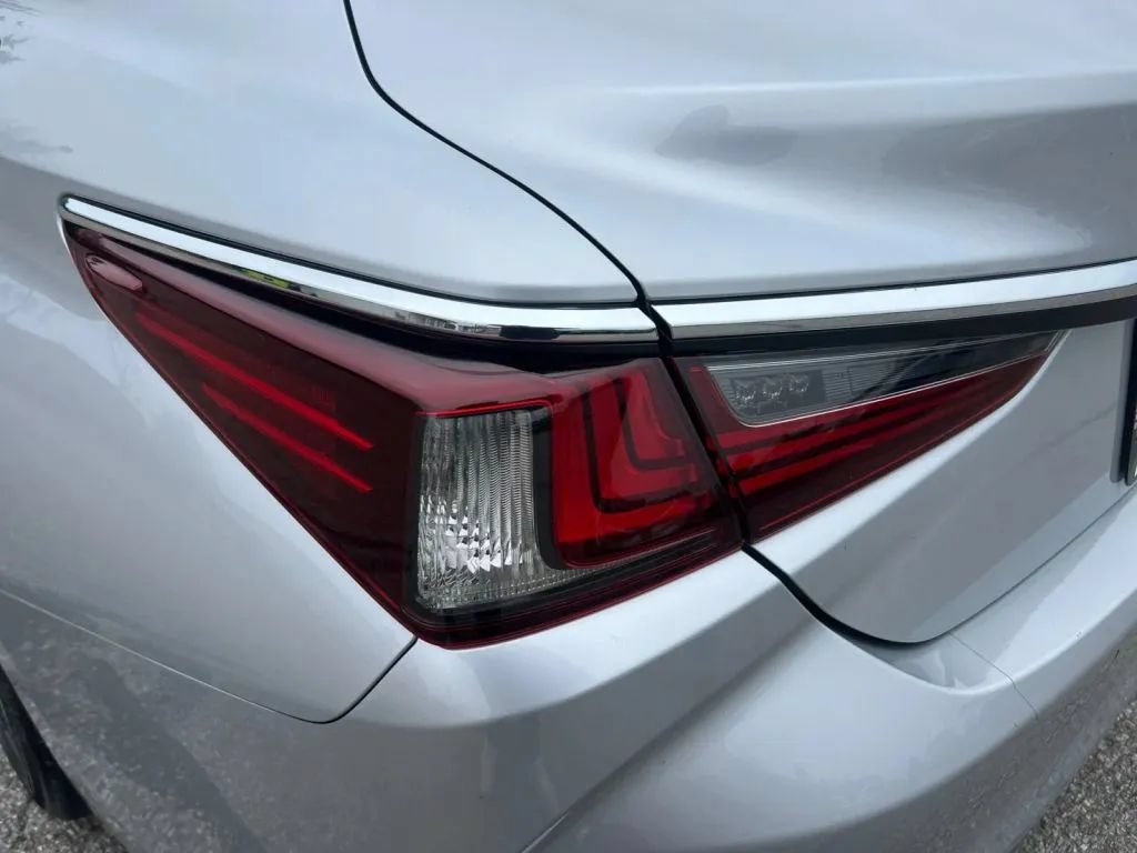 Used 2021 Lexus ES 350 w/ Premium Package FWD image 22