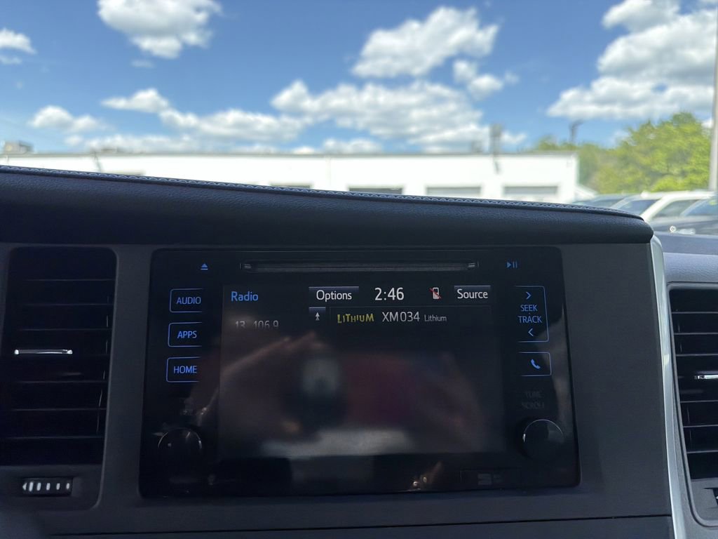 Used 2015 Toyota Sienna XLE Premium FWD image 22