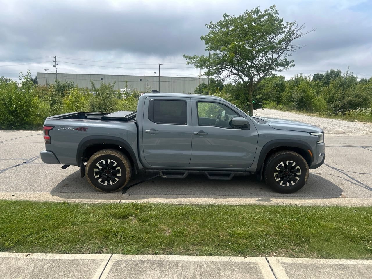 Used 2023 Nissan Frontier PRO-4X AWD/4WD image 2