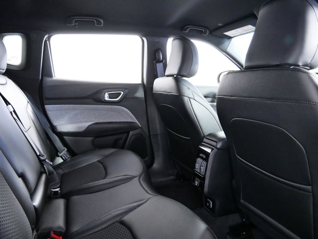 Used 2024 Jeep Compass Latitude image 23