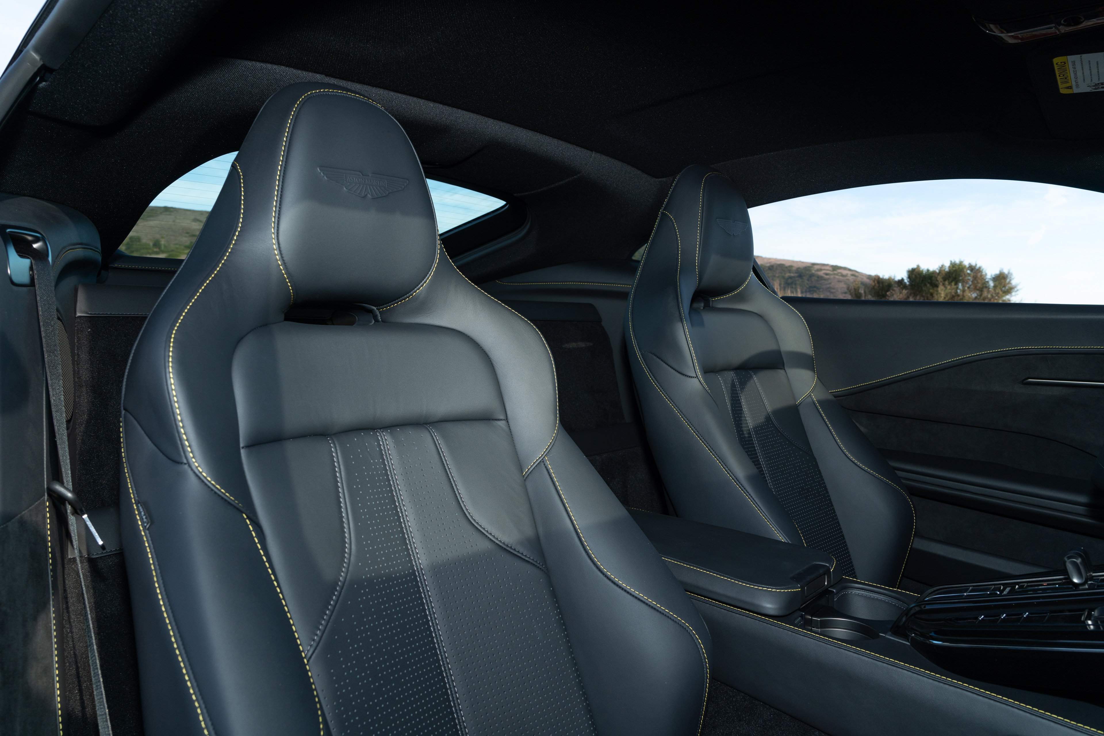 Used 2025 Aston Martin V8 Vantage Coupe RWD image 17